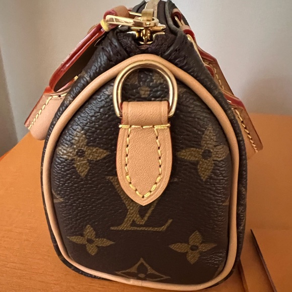 LOUIS VUITTON
Monogram Nano Speedy Bandouliere - Picture 10 of 16